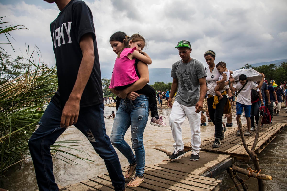 Colombia. Venezuelans risk life and limb to seek help