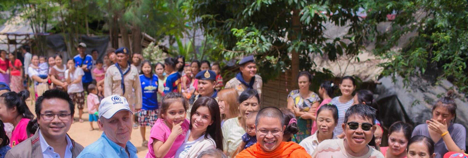 Venerable visited Tham Hin temporary shelter in Thailand. 