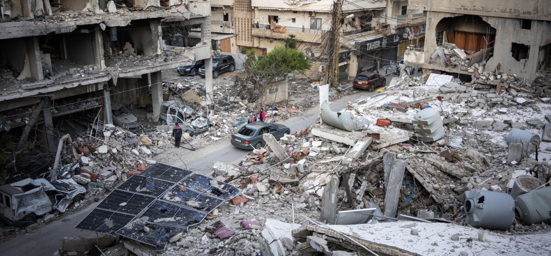 Lebanon. Residents return to rubble of war-torn Tyre after ceasefire