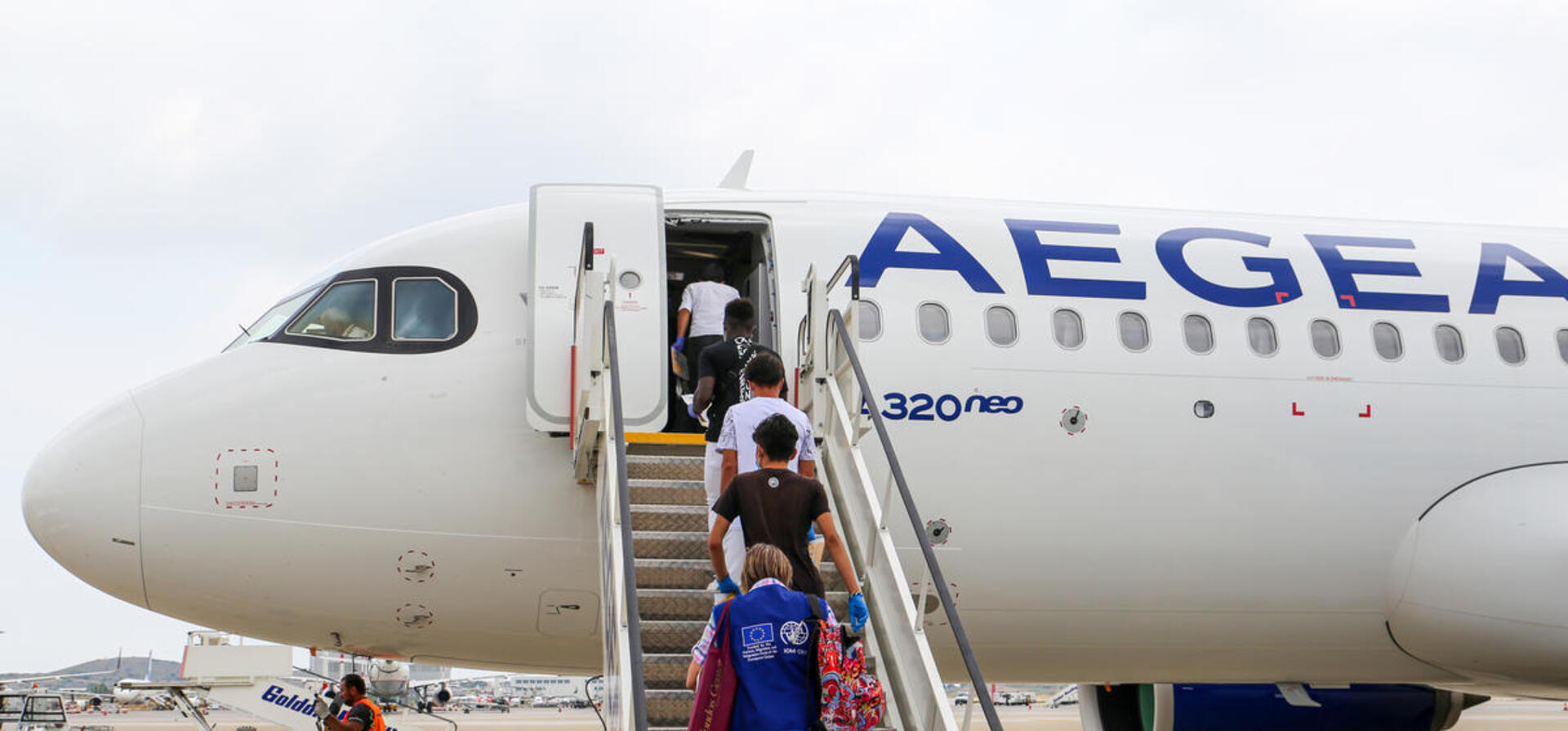 Greece: Twenty-five unaccompanied children are relocated from Greece to Portugal