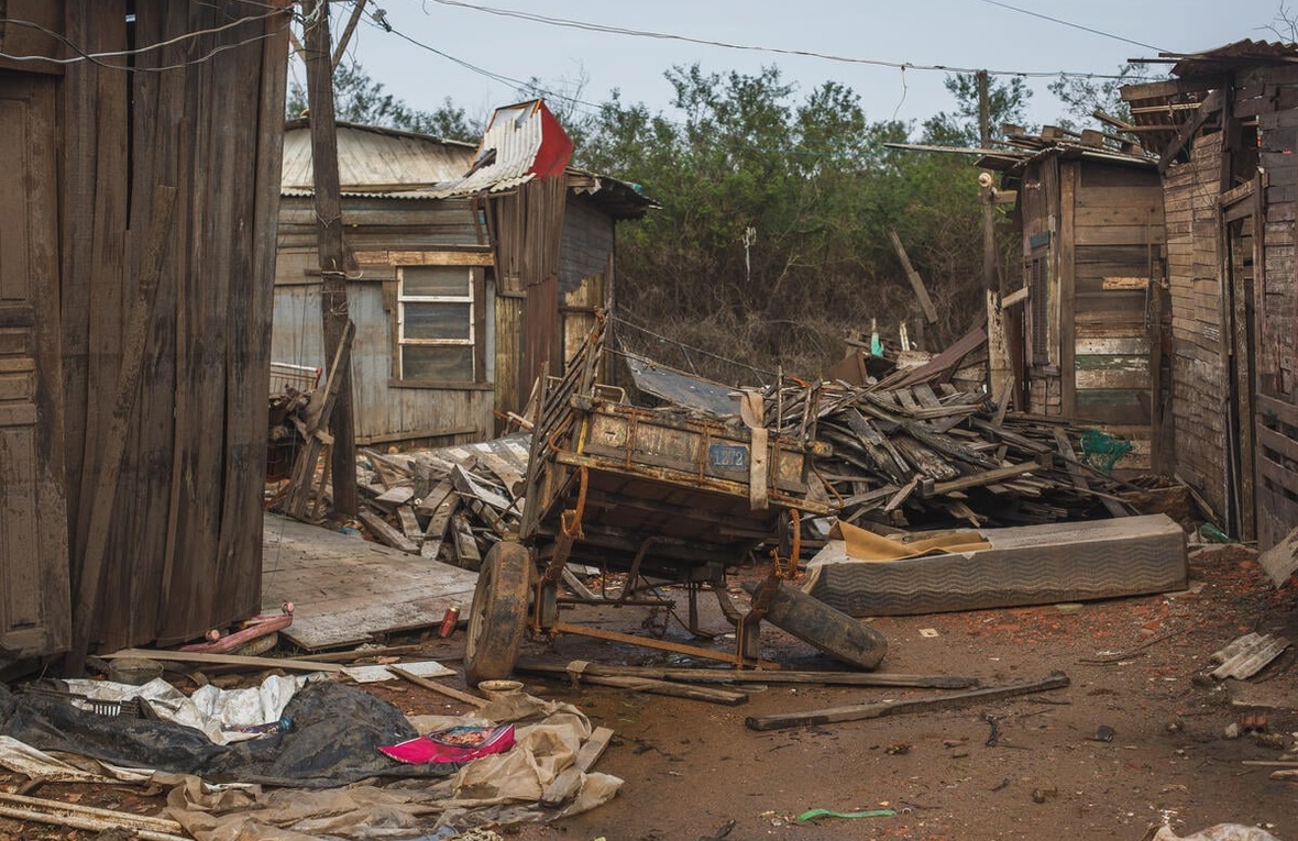 Andrew Harper, UNHCR’s Special Advisor on Climate Action, visited a community devastated by unprecedented floods in Porto Alegre, the capital of Rio Grande do Sul state in southern Brazil.
