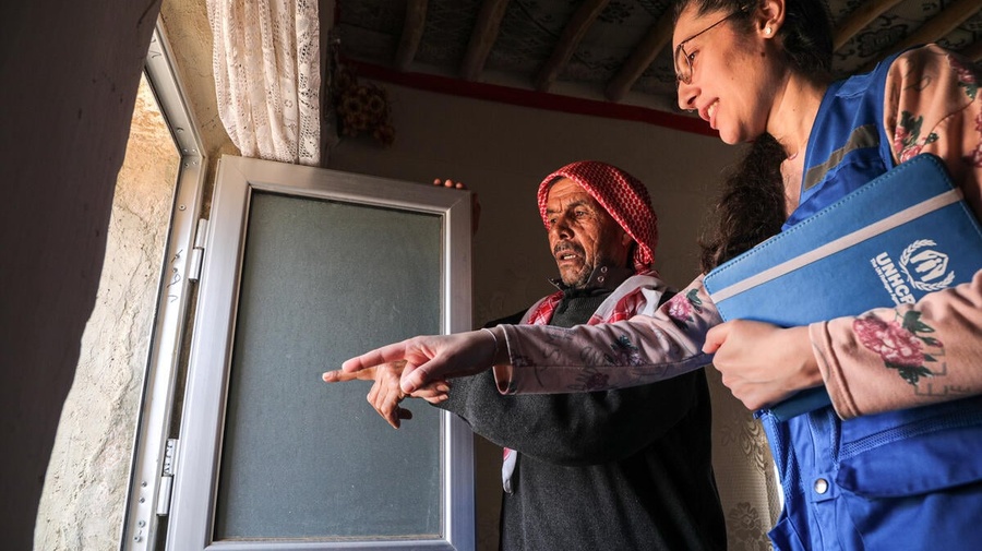 Syria. UNHCR installs shelter packages to help returnee families live in safety and dignity