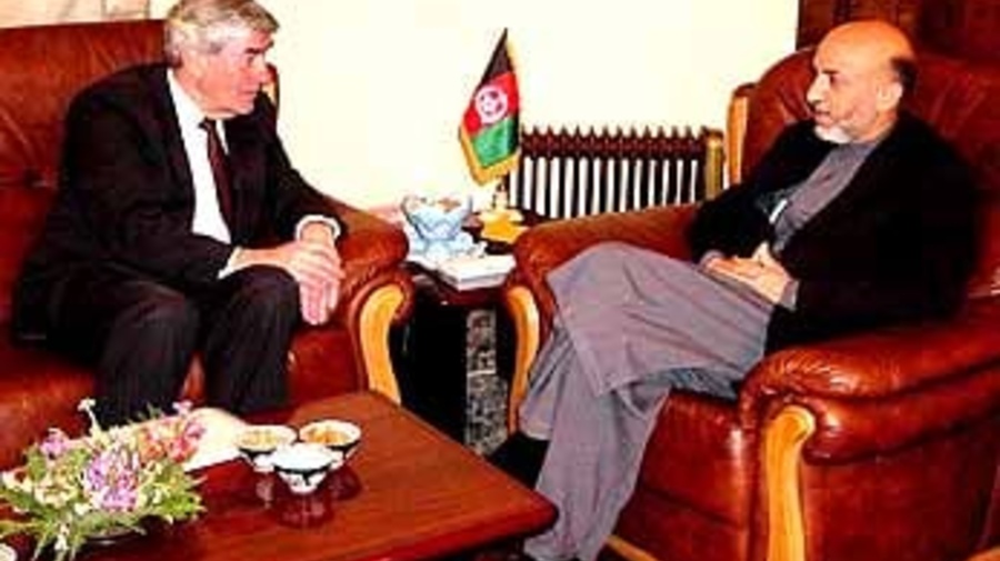 UN High Commissioner for Refugees Ruud Lubbers with Chairman Hamid Karzai of the Afghan Interim Administration at the presidential palace in Kabul on Tuesday.