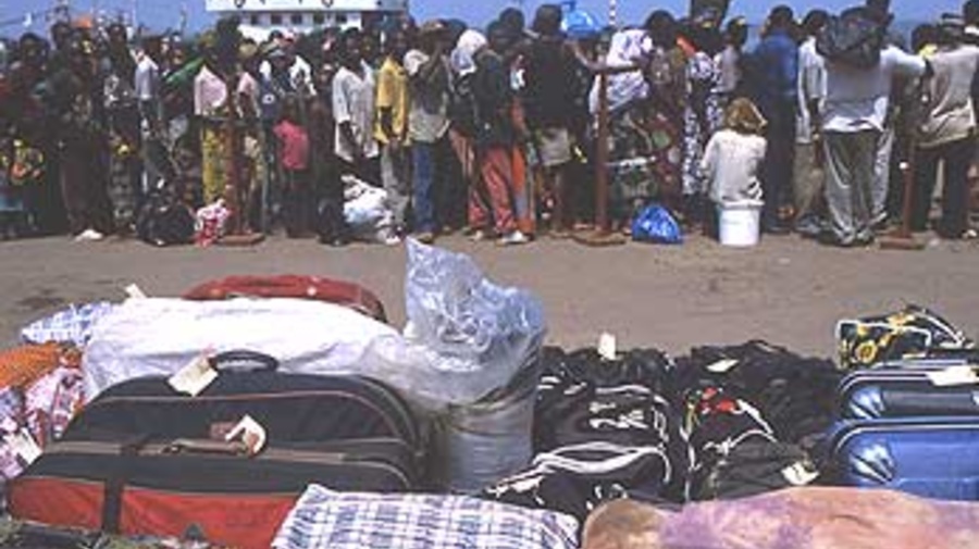 Sierra Leonean refugees voting with their feet to go home for the polls.