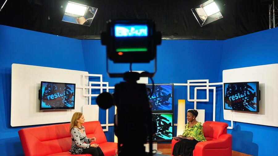 Mbela Nzuzi interviews a guest on her chat show.
