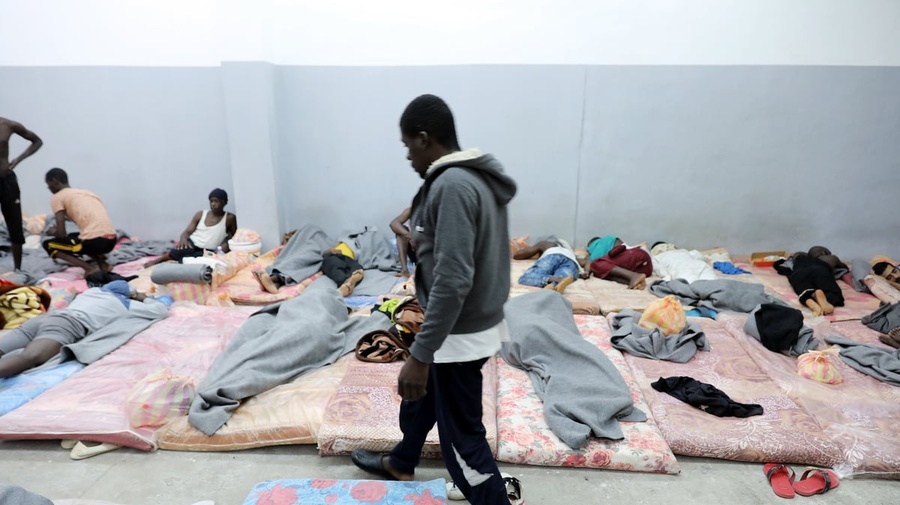 Libya. UNHCR chief visits refugees at Tariq al-Sikka detention facility