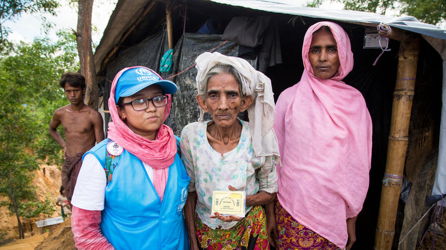 Bangladesh. UNHCR teams gather data to help Rohingya refugees
