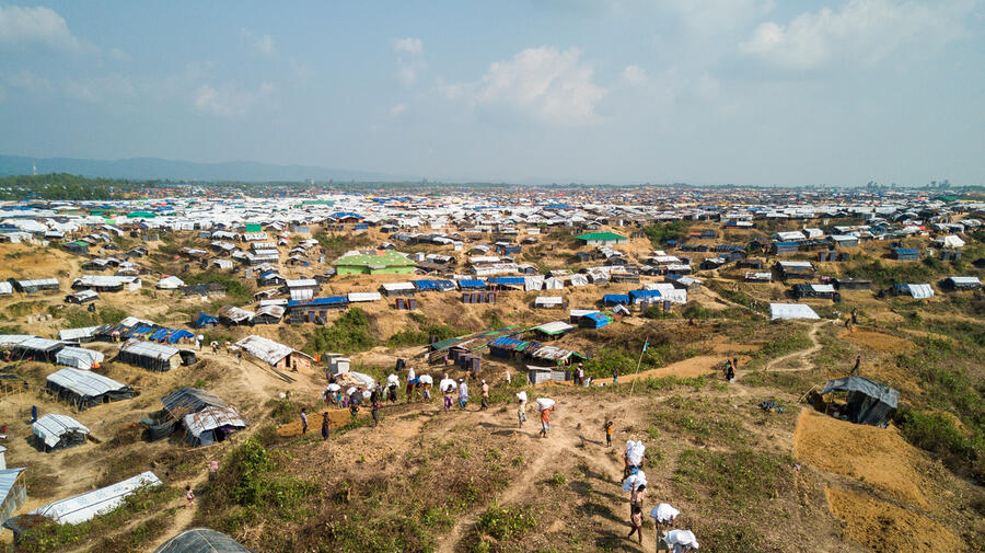 Bangladesh: Rohingya refugees moved from Kutupalong camp to new site