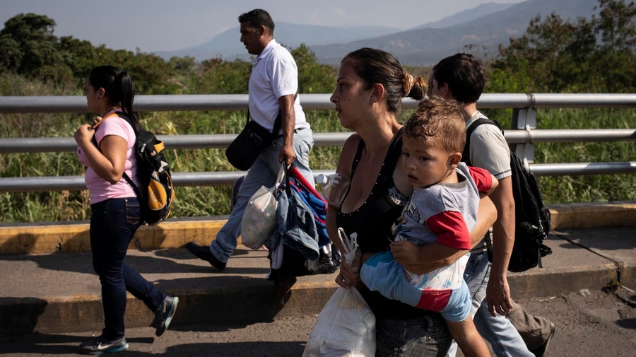 A Venezuelan mother holds her child as she crosses the Simon Bolivar Bridge to Colombia, in  January 2019.