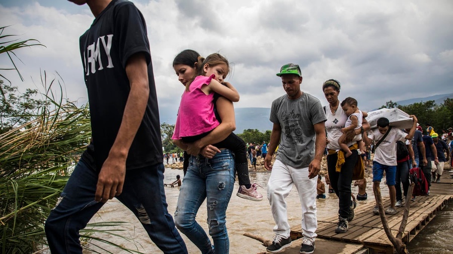 Colombia. Venezuelans risk life and limb to seek help in Colombia