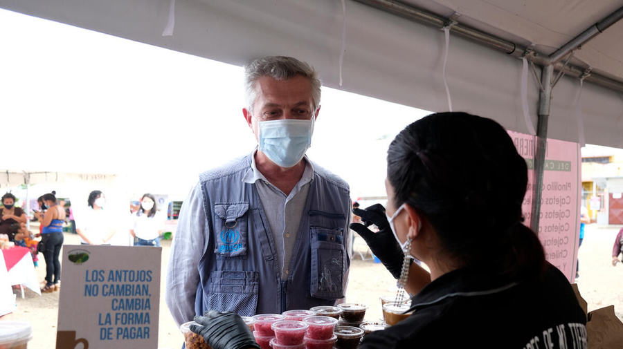 UN High Commissioner for Refugees Filippo Grandi chats with Nicaraguan asylum-seeker Carmen* at her stand at a market in Upala, Costa Rica.