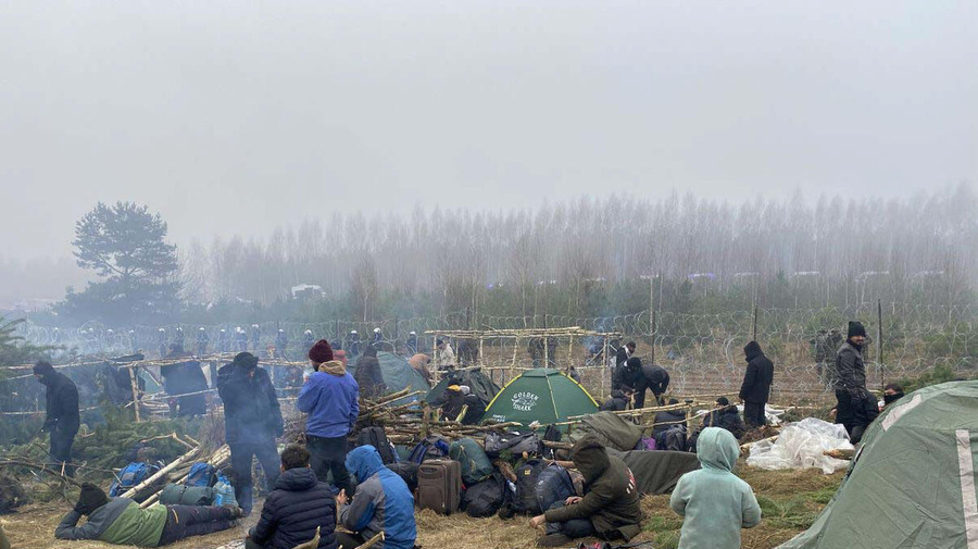 Berlarus. UNHCR and IOM together with the Belarus Red Cross delivered assistance to people stranded at the border