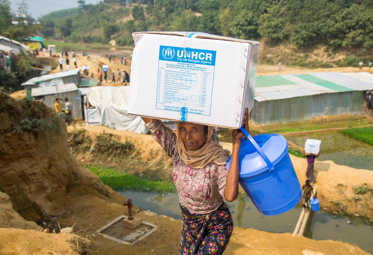 Bangladesh. UNHCR distributes 50,000 hygiene kits to Rohingya refugees