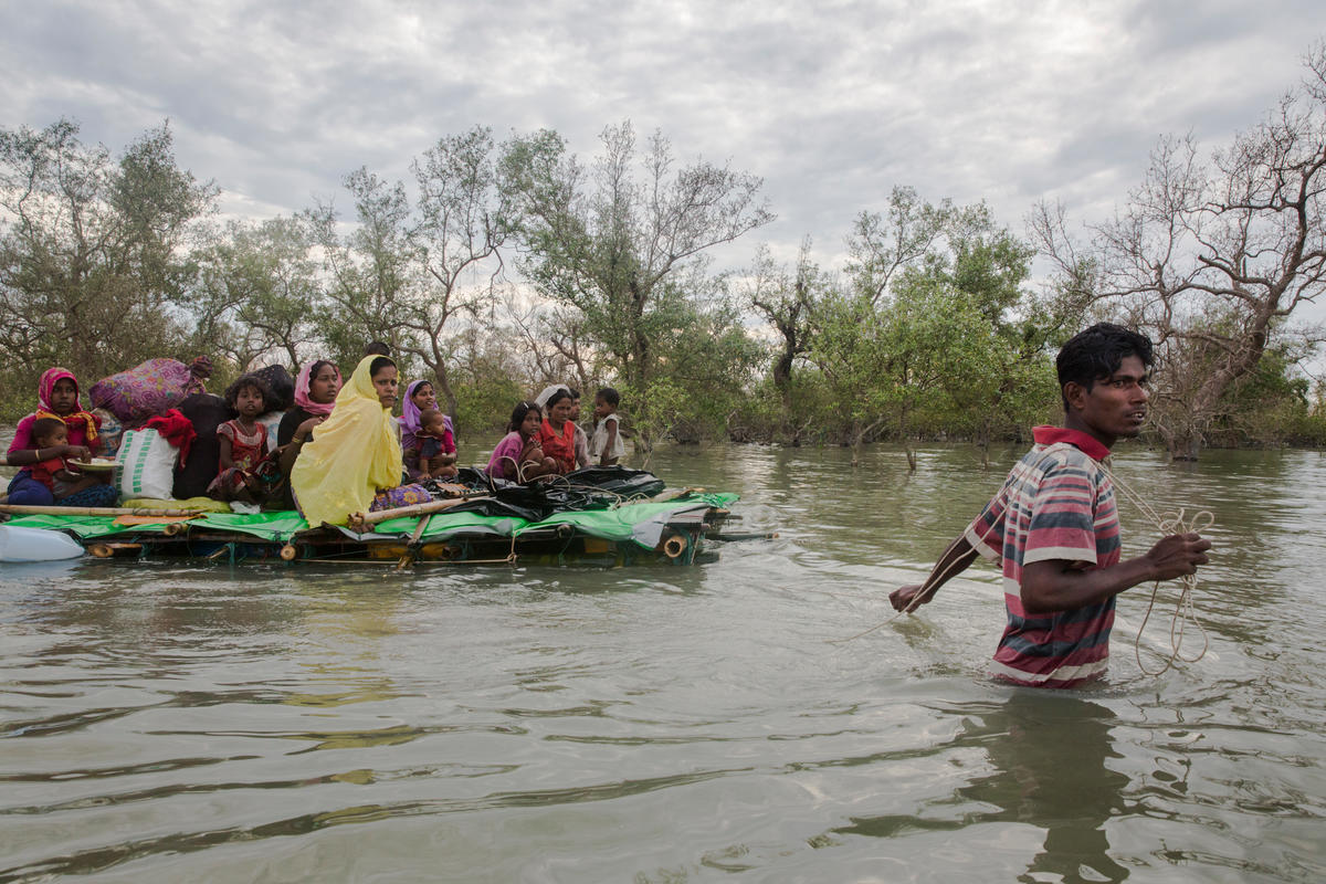 Bangladesh. Rohingya cross Naf River to reach refugee camps
