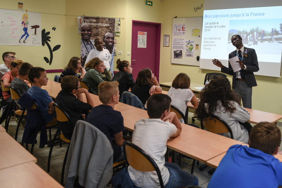 France. Schoolchildren bond with refugee chefs and rappers