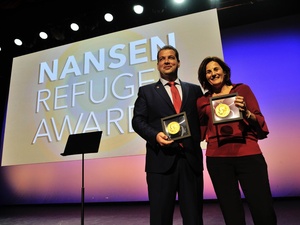 Greek volunteers receive UNHCR Nansen Refugee Award