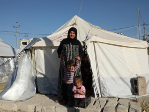 Iraq. Single mother prepares for winter at Bardarash refugee camp