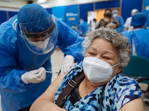 Ecuador. Venezuelan refugee and migrant elders get the Covid-19 vaccine with UNHCR support