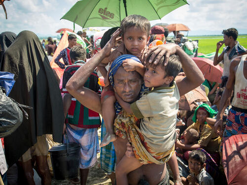 Bangladesh. Thousands stranded near Myanmar border