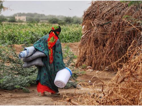 Displaced people in Yemen receive assistance during COVID-19 pandemic.