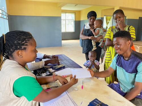 Nigeria. Cameroonian refugees receive cash to purchase the food of their choice