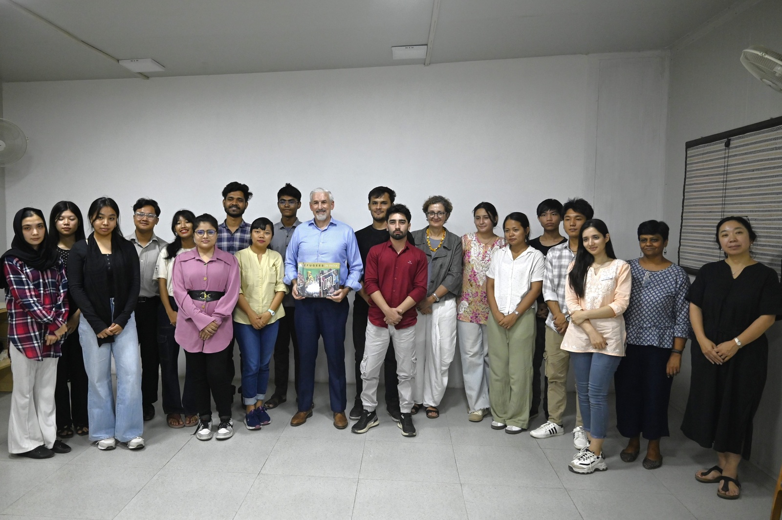 RC, UNHCR CoM and staff, and young refugees and asylum seekers in India.