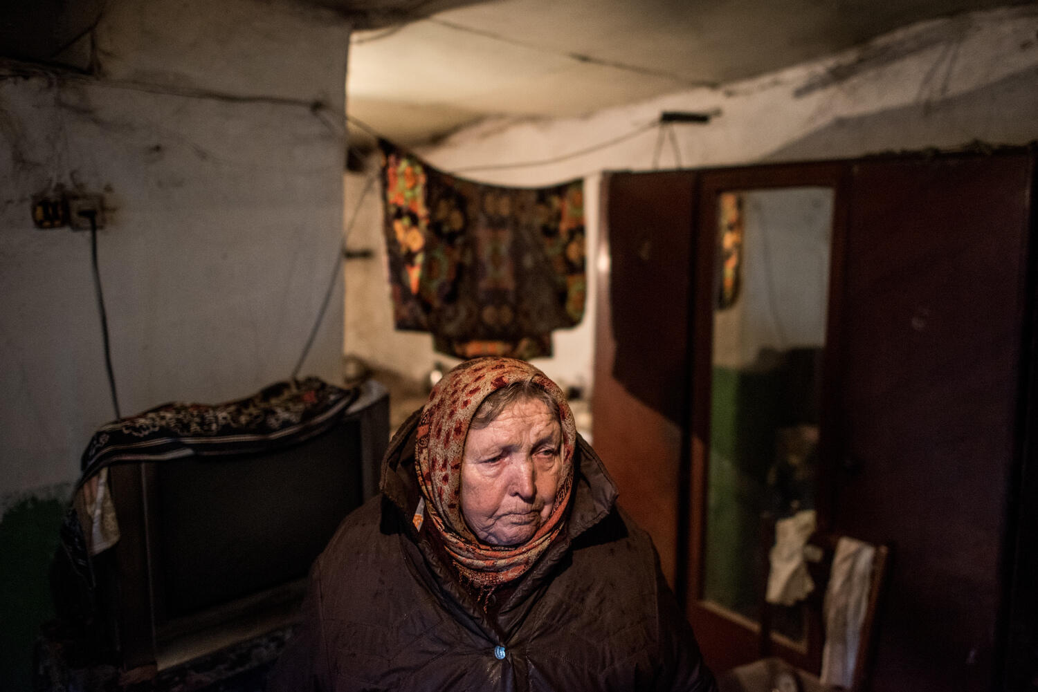 Ukraine. UNHCR delivers coal to village on the frontline