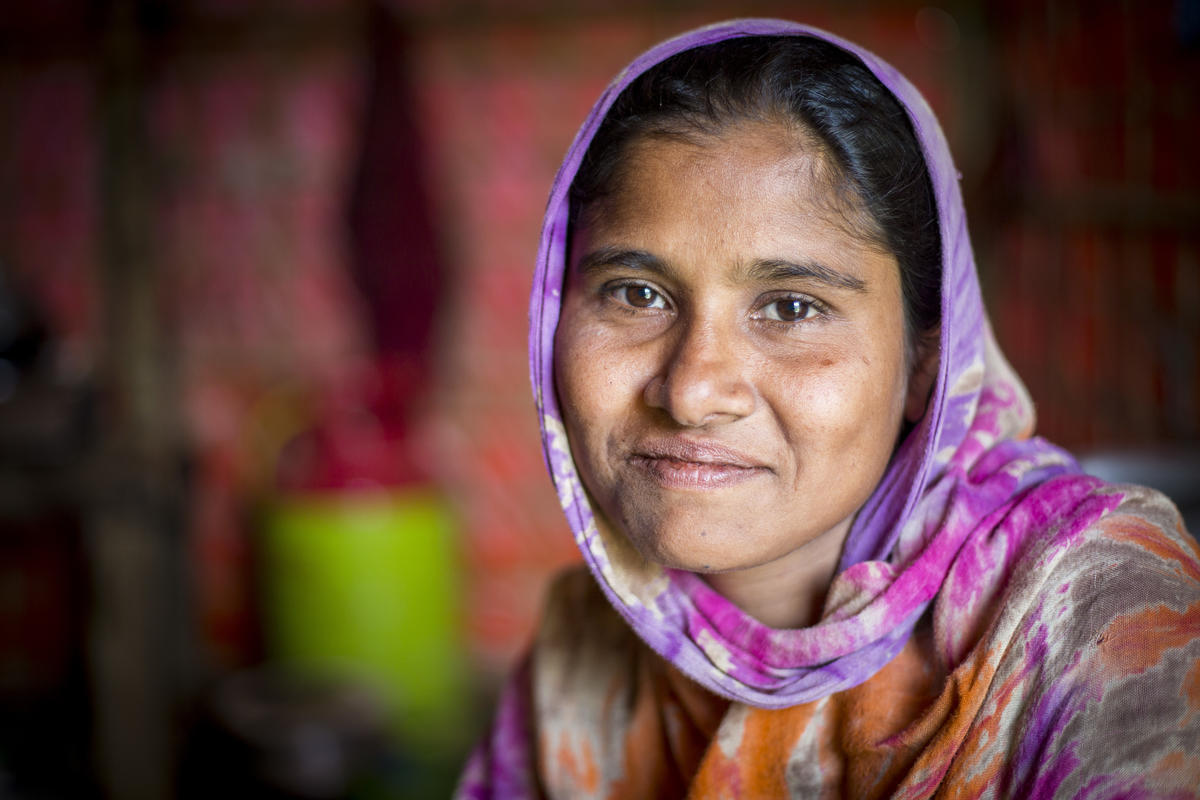 Bangladesh. Rohingya Receive Gas Stoves