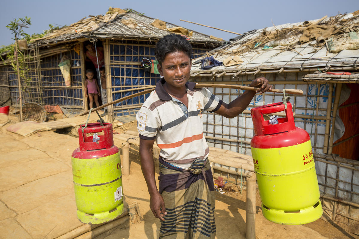 Bangladesh. Rohingya Receive Gas Stoves