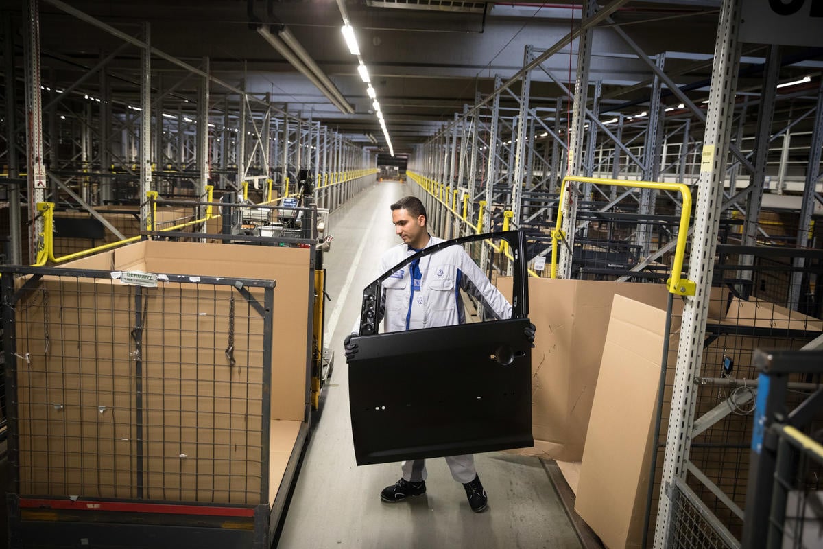 Germany. Refugee trainees steer towards bright future in auto industry.