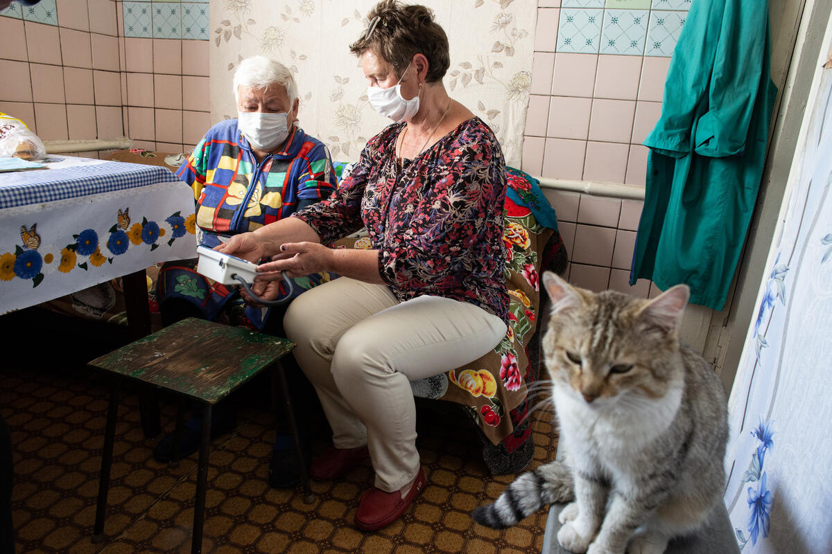 Ukraine. Volunteer cyclists deliver aid to isolated communities