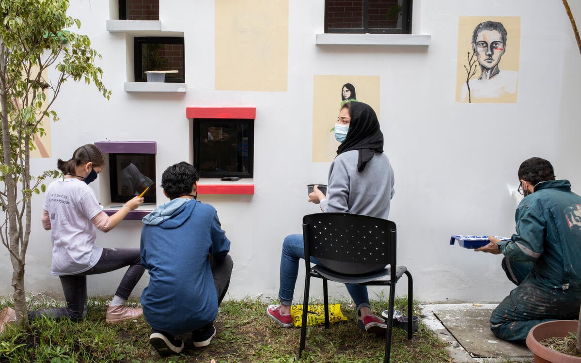 Ecuador. Young refugee artist makes her mark on host city