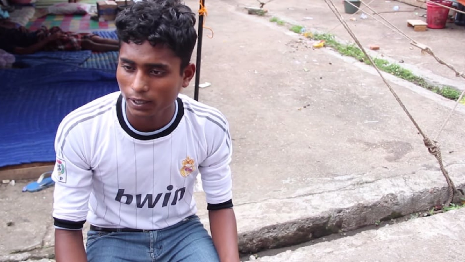 Play the video: Indonesia: Rohingya rescue on smugglers' boat