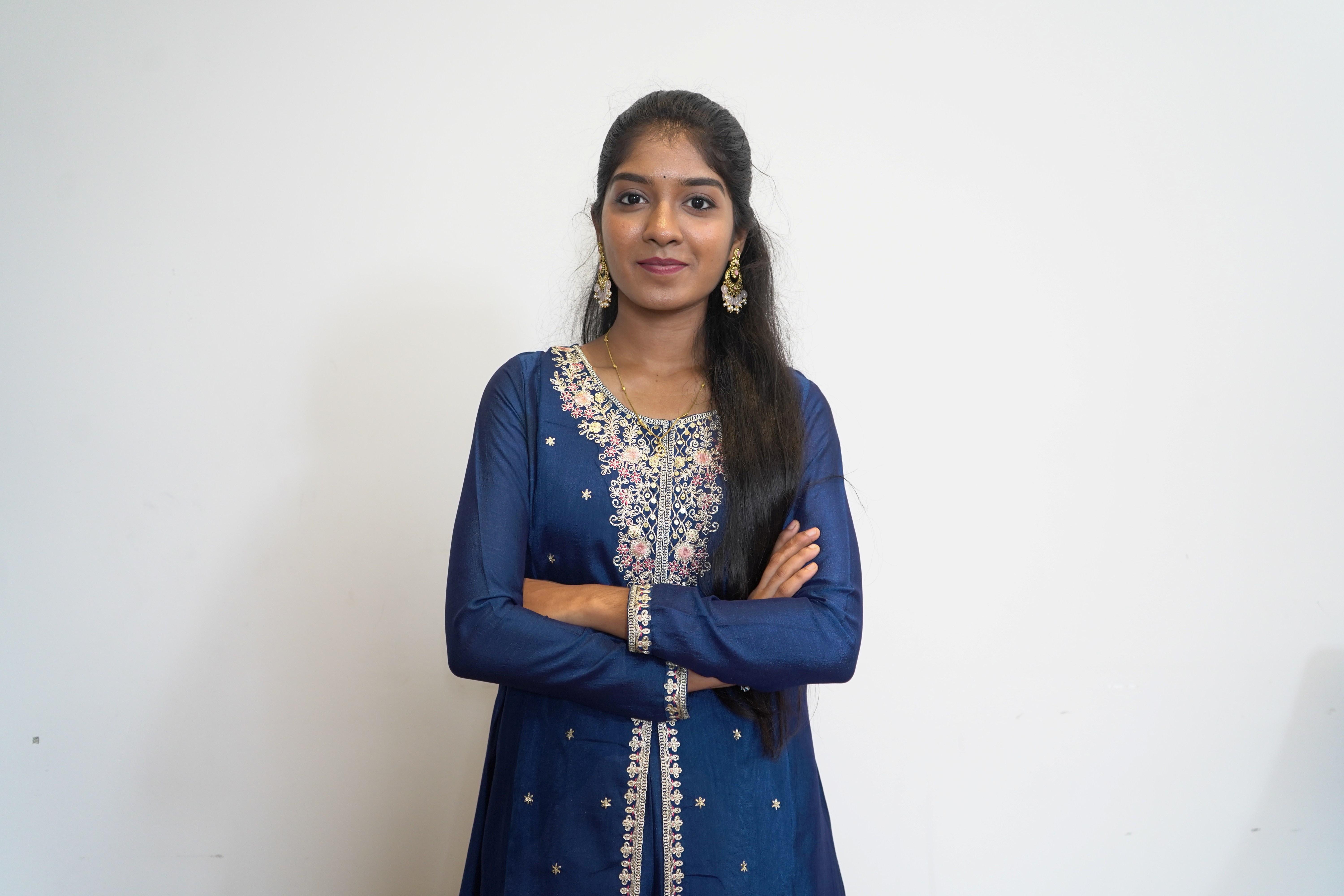 Dishatana, a 19-year-old Sri Lankan refugee and singer, is pursuing her dreams in music and physiotherapy. 
