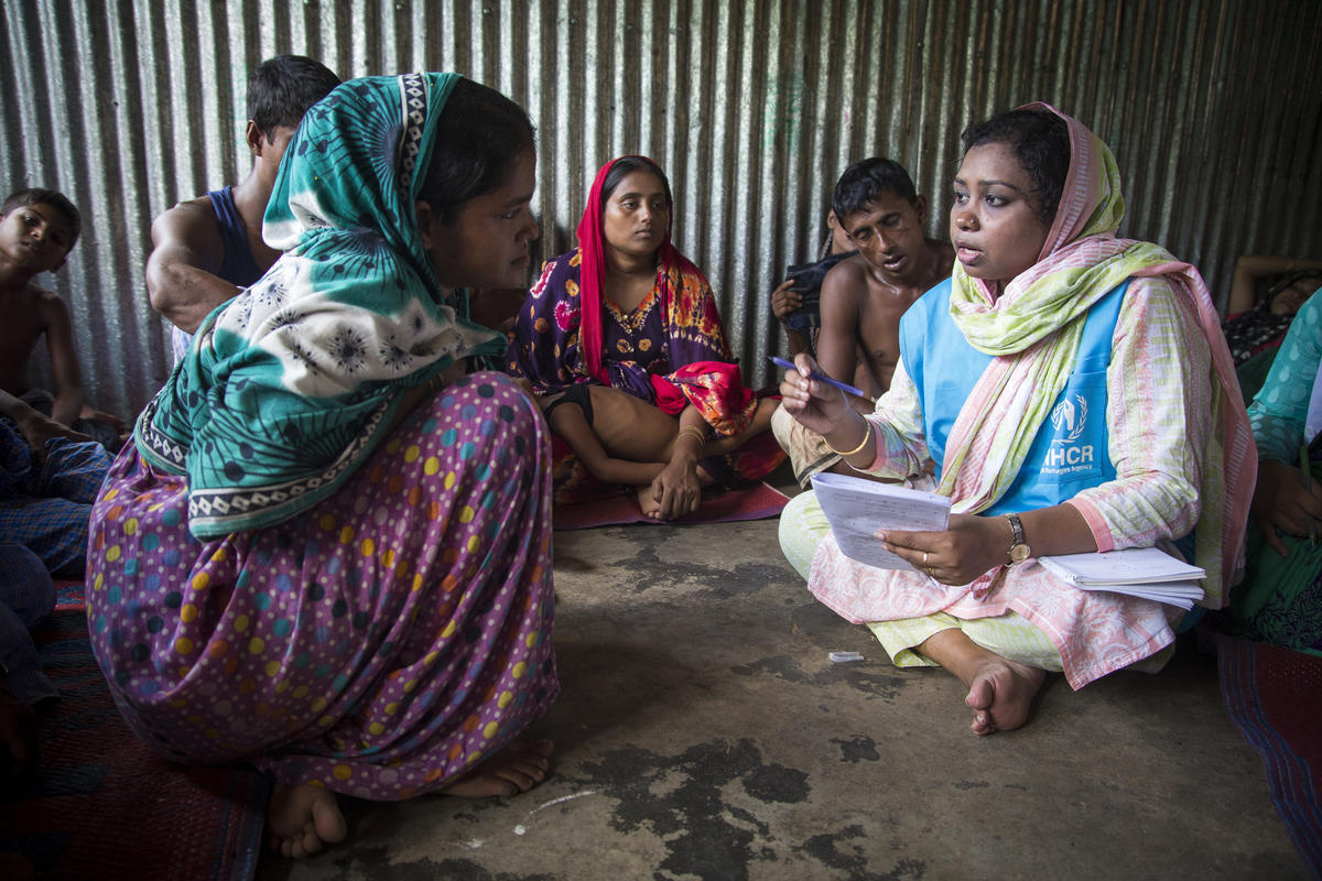 Bangladesh. Psychologists help Rohingya survivors