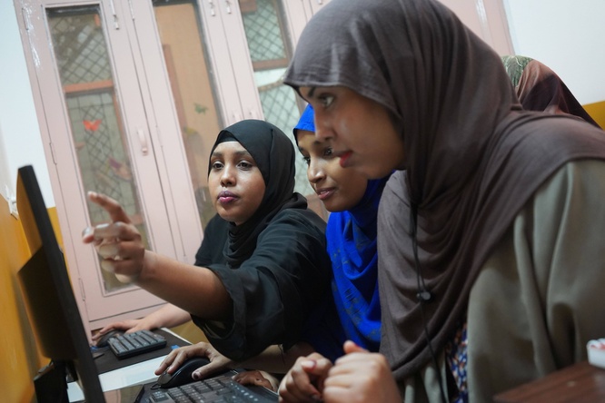 Young Somali refugees learn skills at the Sampushti Community Learning Centre in Delhi, building confidence through shared learning and peer support 