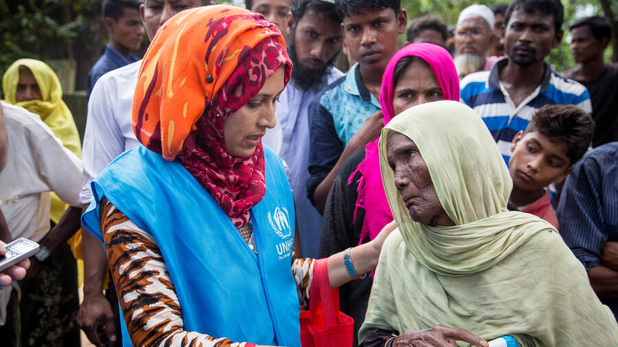 Bangladesh. UNHCR getting ever more Rohingya into shelter