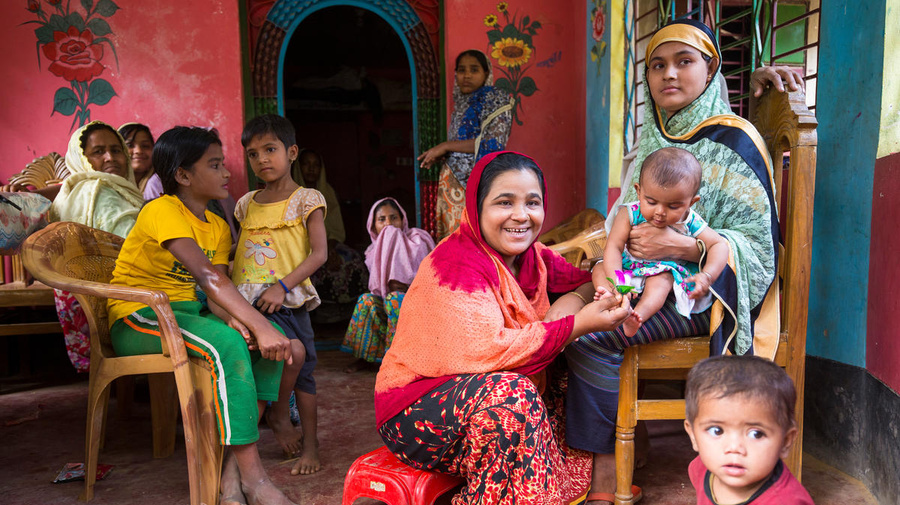 Bangladesh. Bangladeshi farmers shelter Rohingya refugees