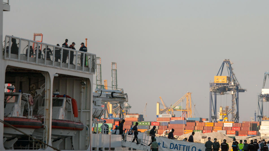Spain. Aquarius arrival