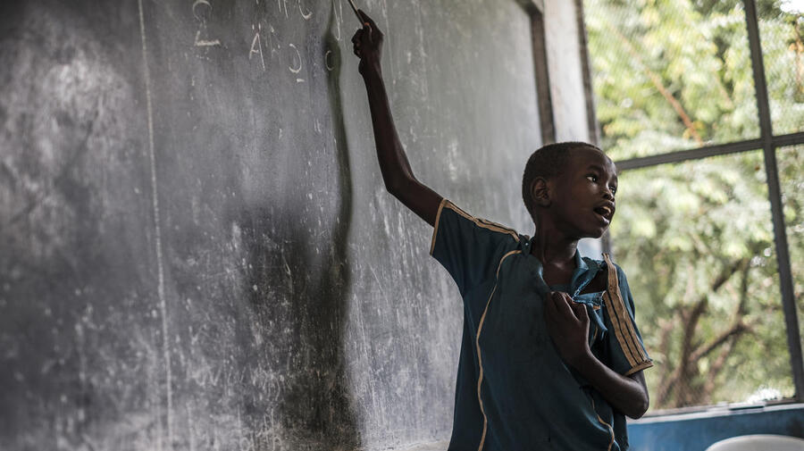 Ethiopia. South Sudanese refugee dedicates his life in exile to teaching children