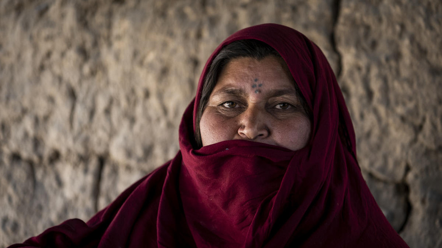 Afghanistan. Weaving kilim rugs in Haji Munjai township