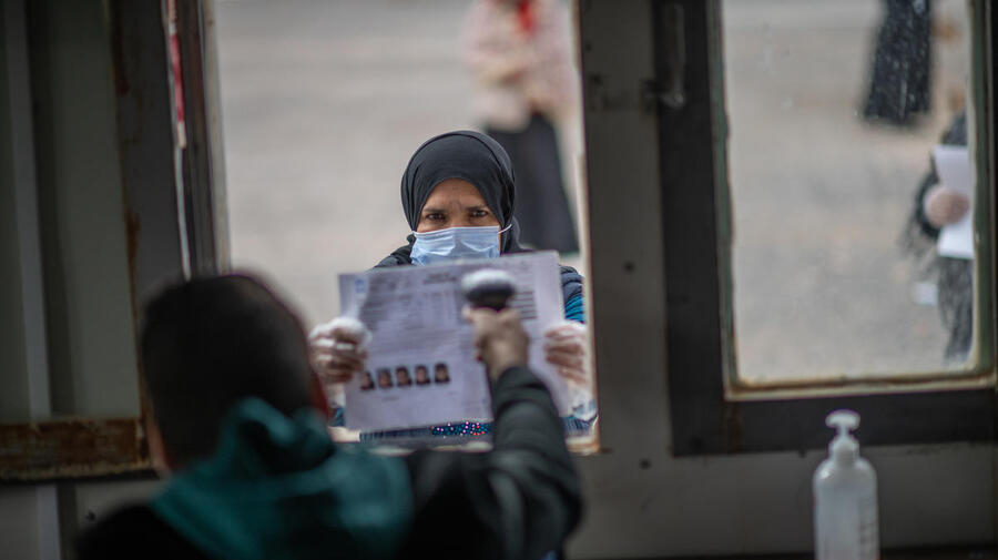 Jordan. UNHCR distributes winter cash assistance to refugees in Azraq camp