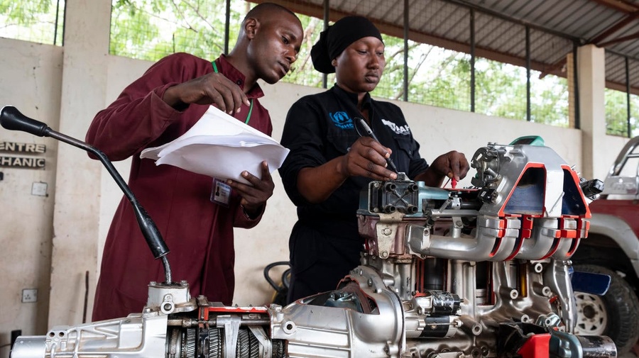 Kenya. Car mechanic training programme for refugees at Kakuma
