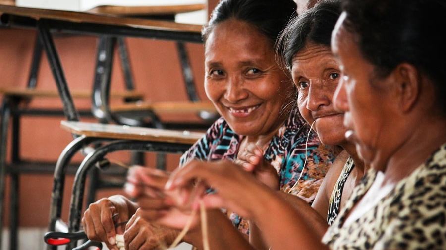 Brazil. Indigenous Warao women get training to turn handicrafts into income