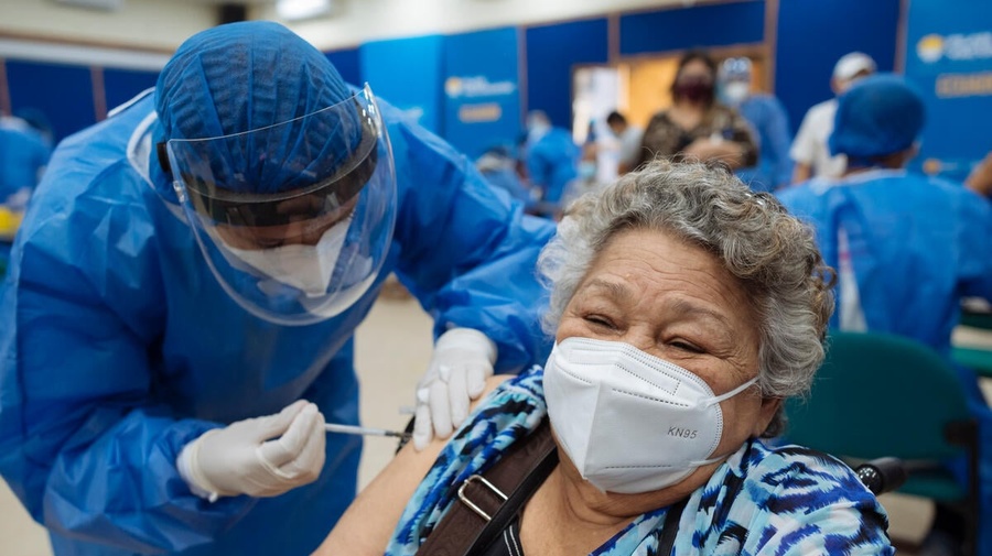 Ecuador. Venezuelan refugee and migrant elders get the Covid-19 vaccine with UNHCR support