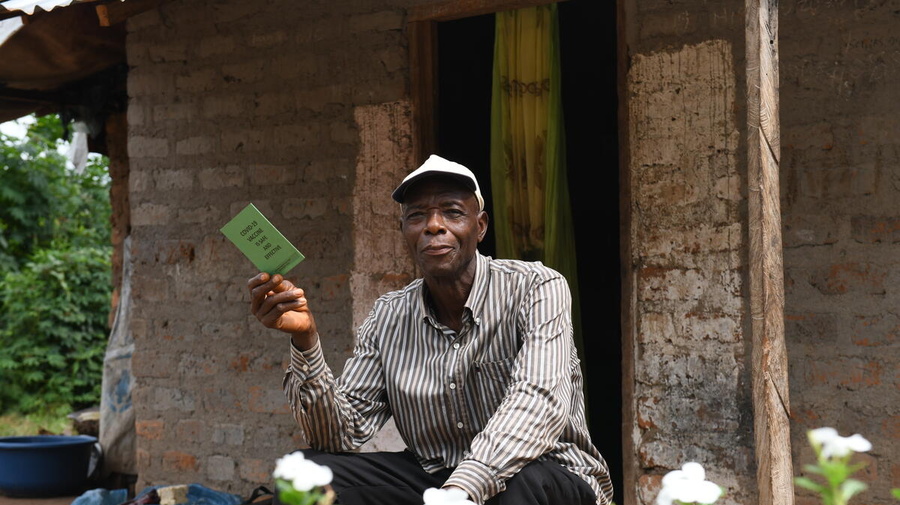 Nigeria. Community leader encourages other refugees to have COVID-19 vaccine