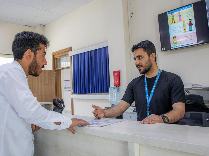 UNHCR Staff talks to refugee