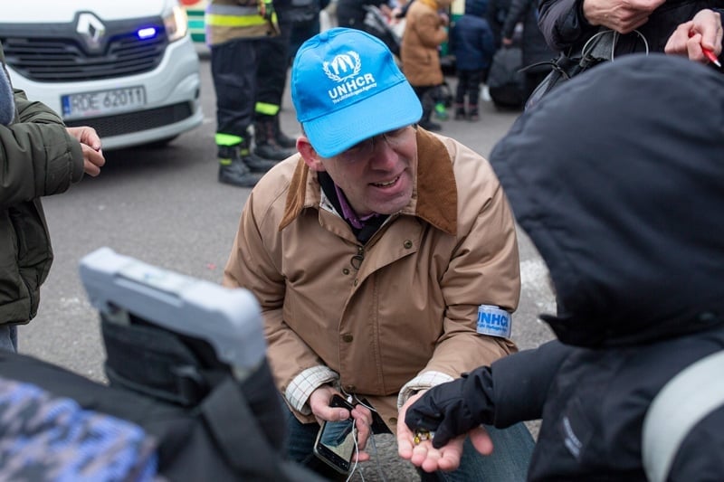 Polonia. Il personale dell'UNHCR incontra i rifugiati dall'Ucraina che attraversano la Polonia al valico di frontiera di Madyka. © UNHCR/Valerio Muscella