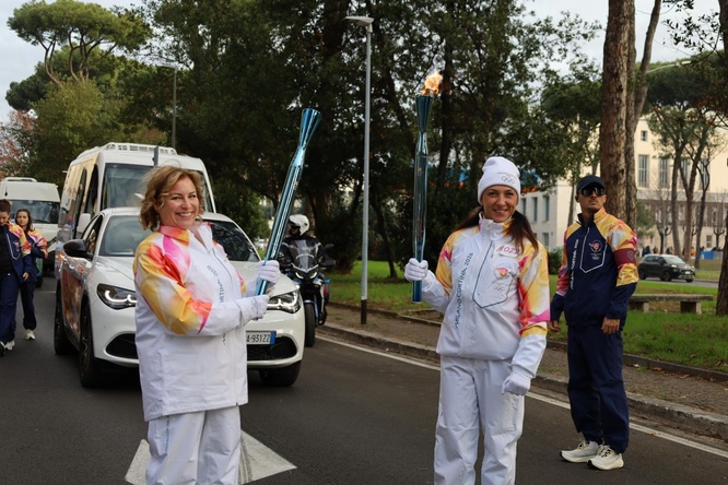 Chiara Cardoletti tedofora per l'UNHCR per il viaggio della fiamma olimpica, Olimpiadi invernali Milano Cortina 2026