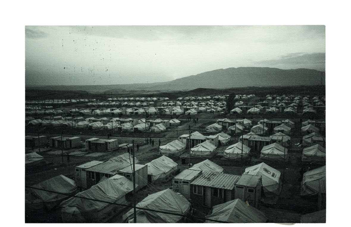  EBRAHIM ALIPOOR  (Iran / Kurdistan)  Where Is the Home? / Dov’è casa?  2019 Fotografia digitale stampata su tela